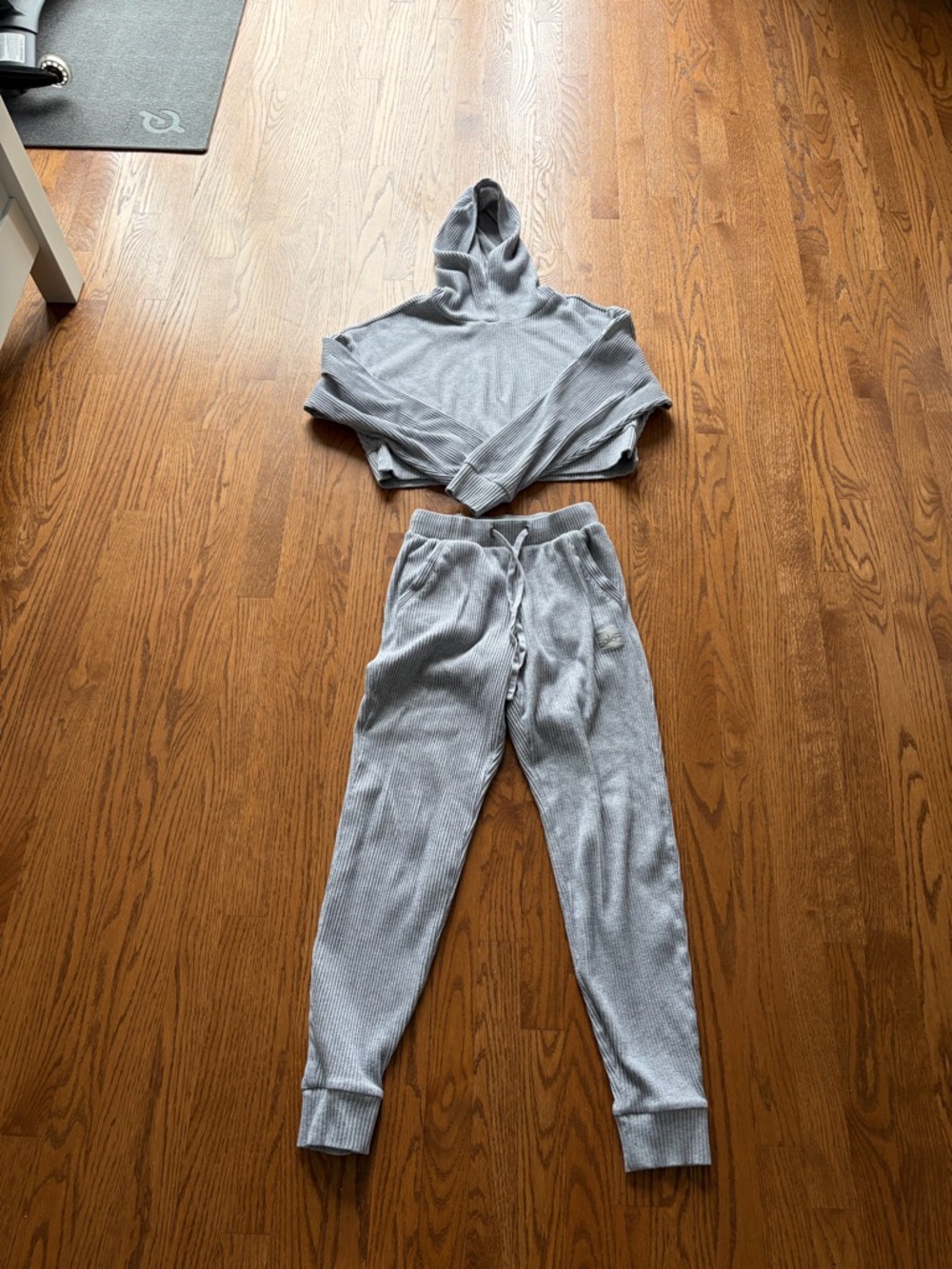 ALO Yoga Light Gray Ribbed Hoodie Set